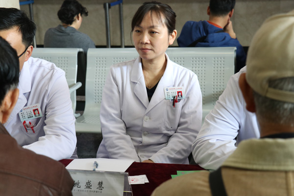 徐州市第一人民醫(yī)院腫瘤中心開展第25屆全國(guó)腫瘤防治宣傳周大型義診活動(dòng)