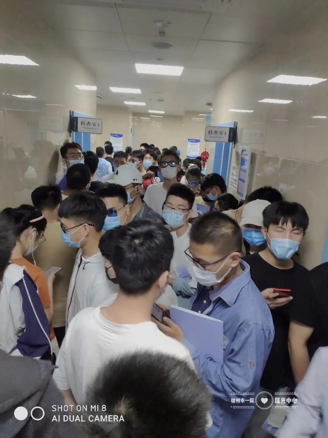 我院眼屈光中心7月手術(shù)量創(chuàng)歷史新高！